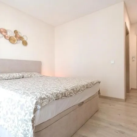 Elite 7a Apartment